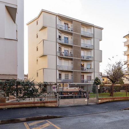Pisa Quiet And Bright Flats With Balcony Exterior foto