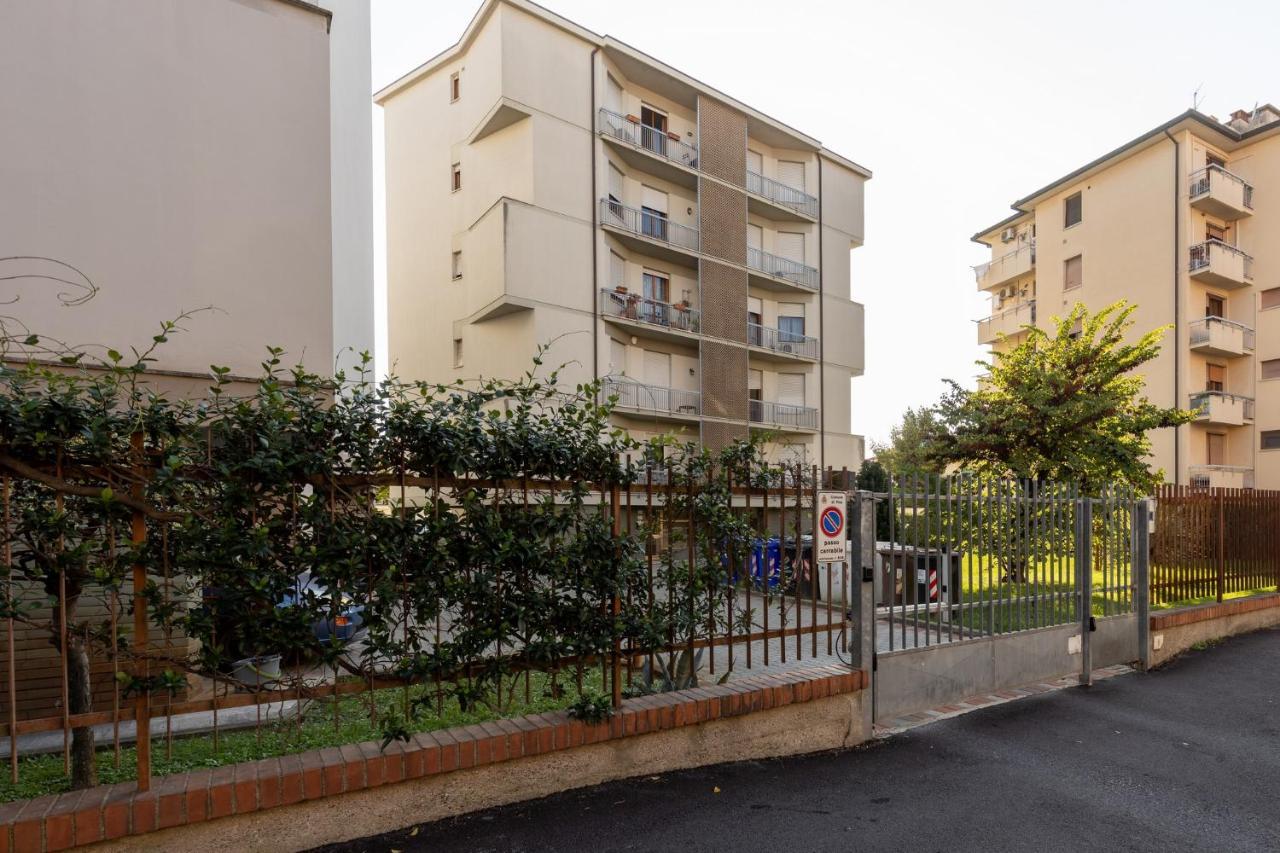 Pisa Quiet And Bright Flats With Balcony Exterior foto